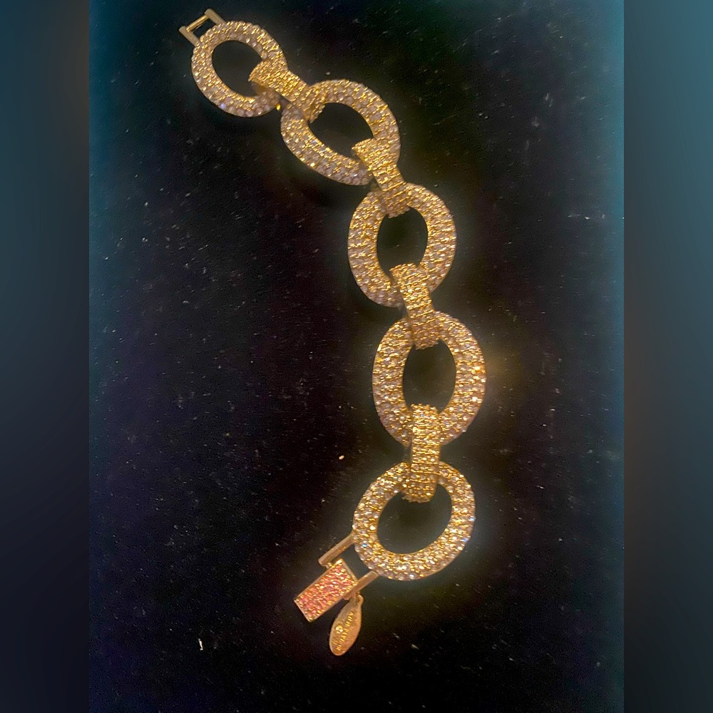 SWAROVSKI. Crystal big oval link bracelet💎💎💎8 inches. Statement piece 💎💎💎💎